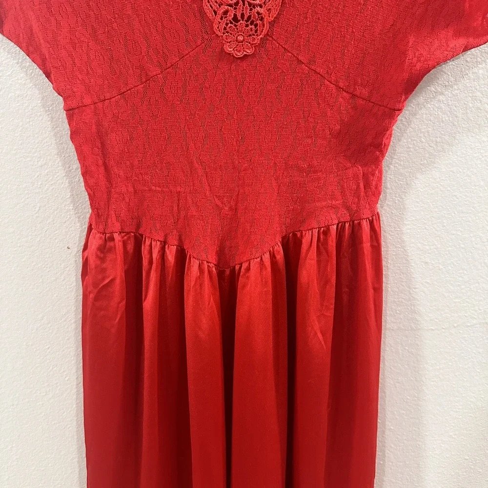 Vintage Cinema Etoile Red Lace and Satin Maxi Slip Nightgown‎ Size Small